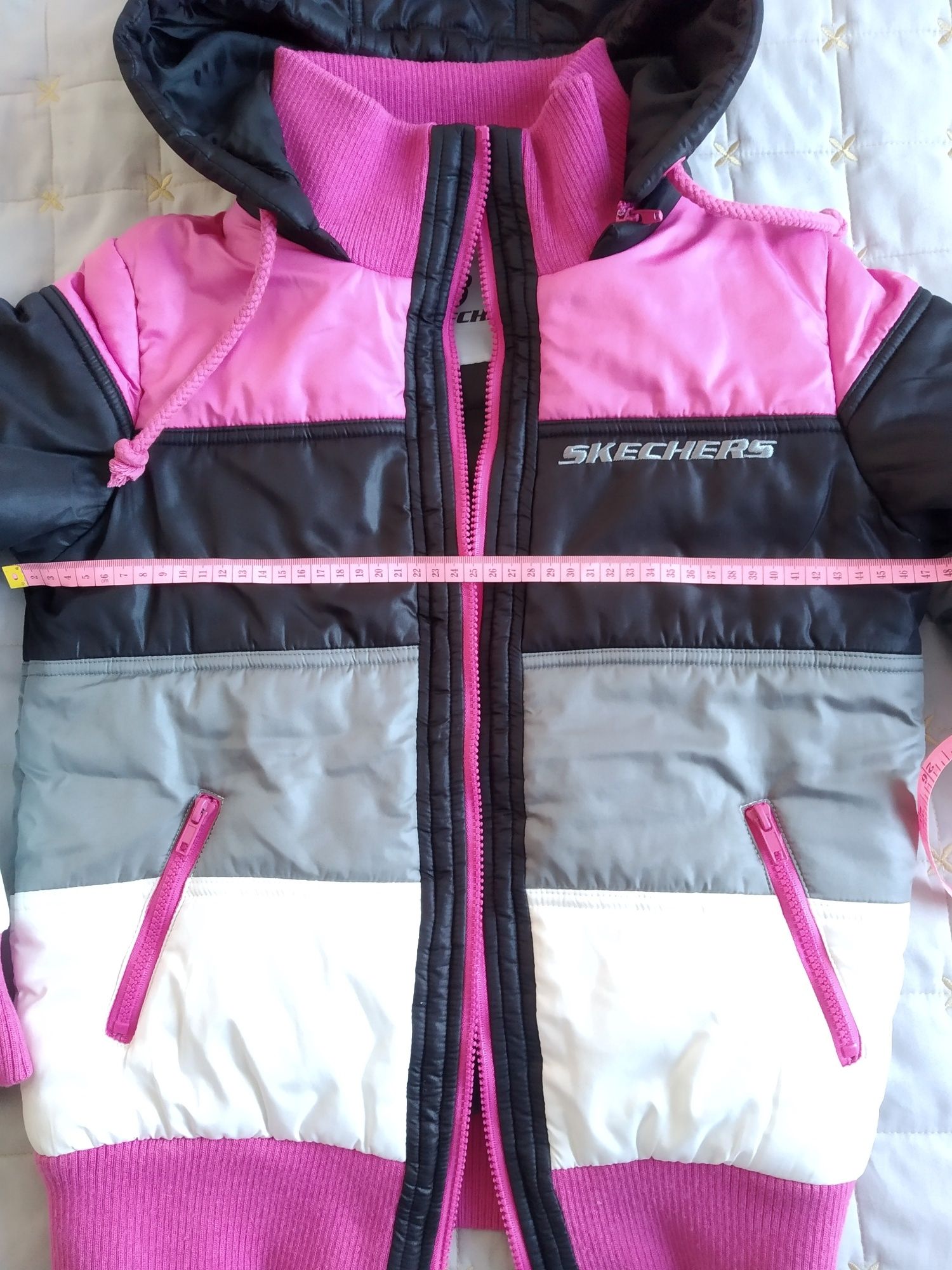 Зимова куртка бренду Skechers