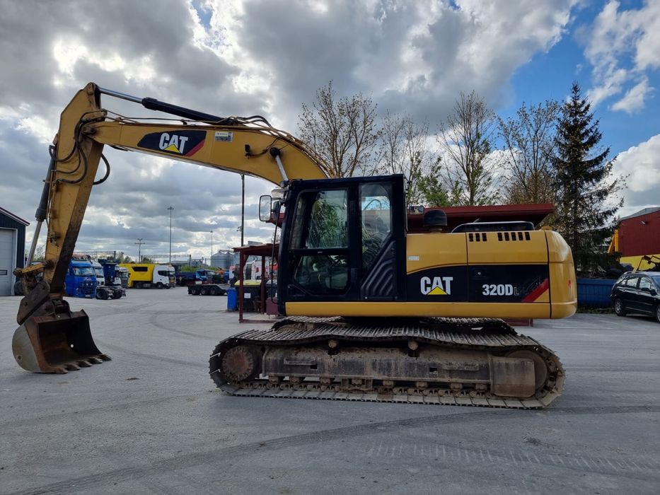 Продам экскаватор Caterpillar 320 D , 2013 года
