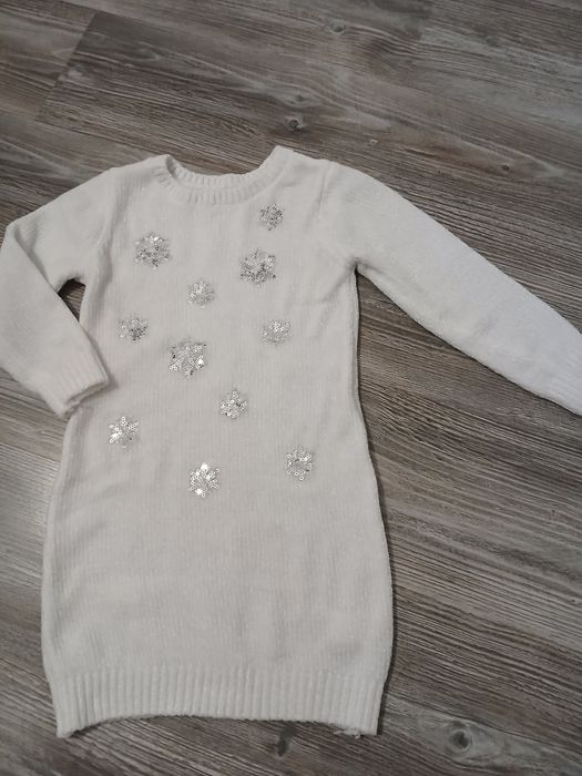 Sweterkowa sukienka świąteczna.