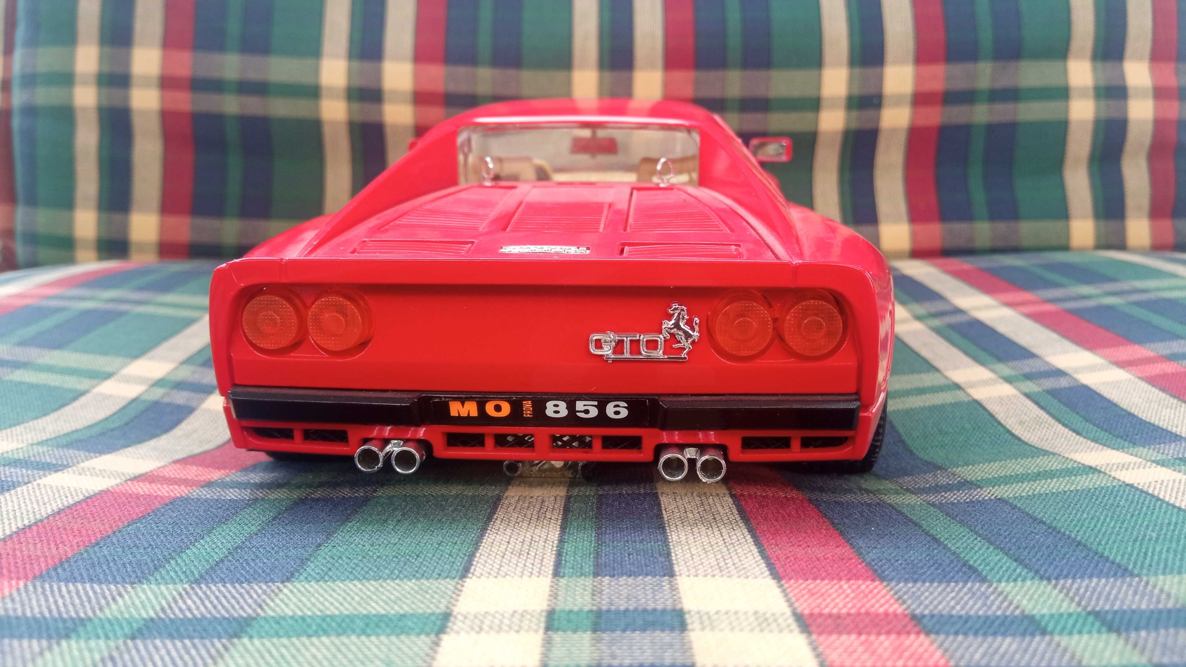 Model Ferrari GTO Bburago 1:18