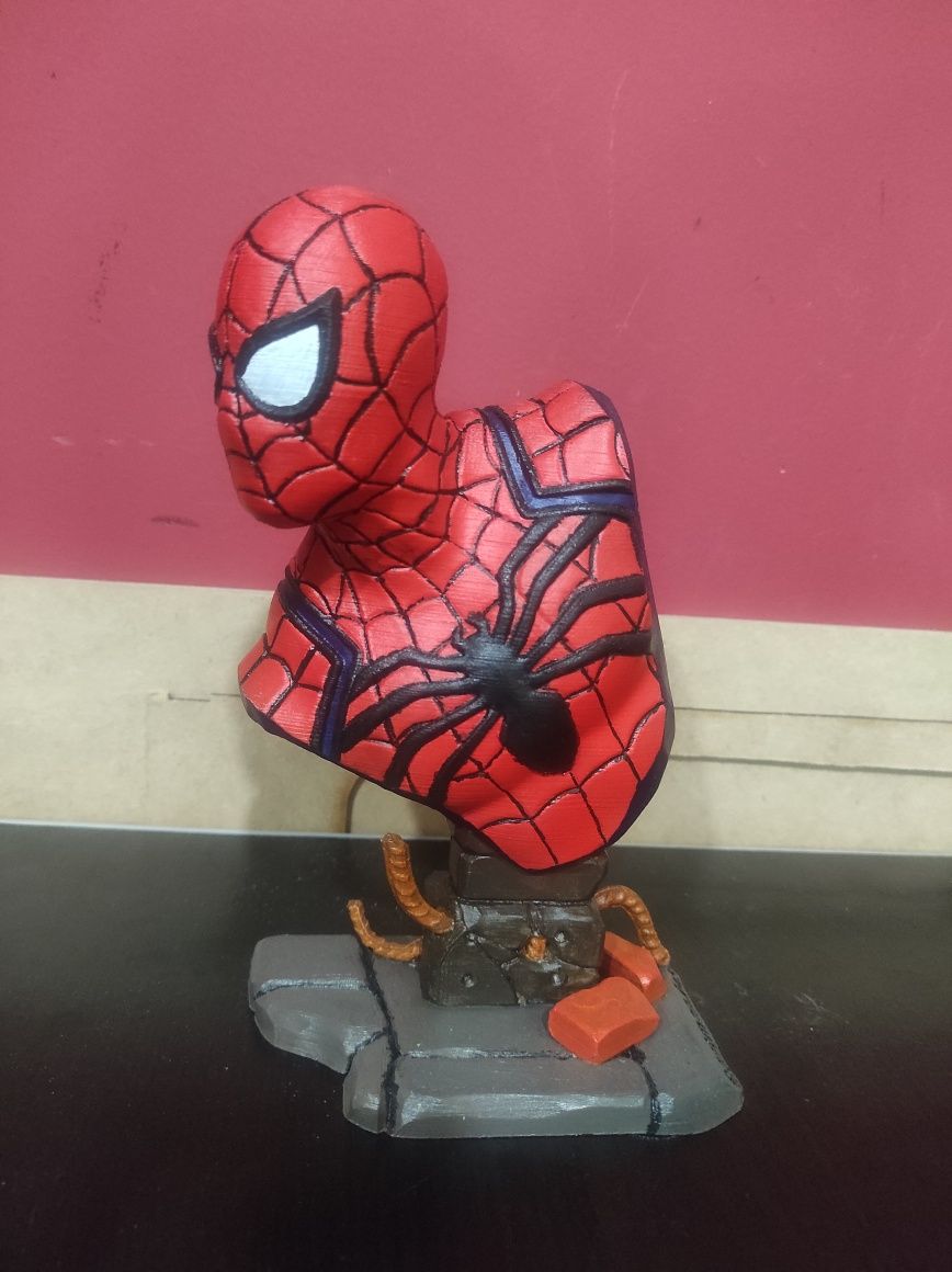 Busto Spider Man pintado à mão