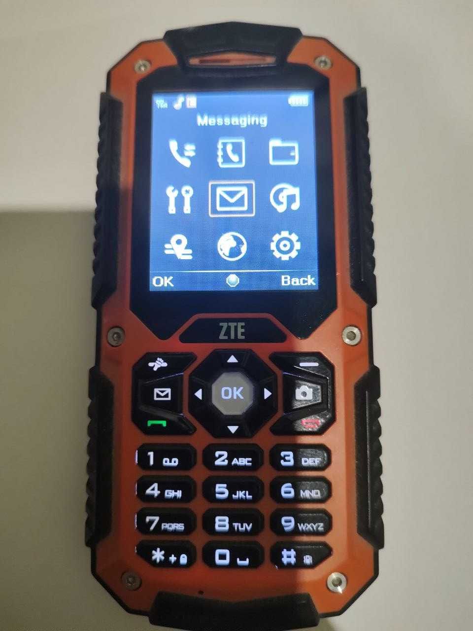 Защищенный телефон ZTE R28