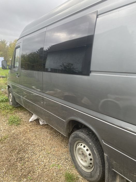 Мерседес спрінтер 2005 рік середня база