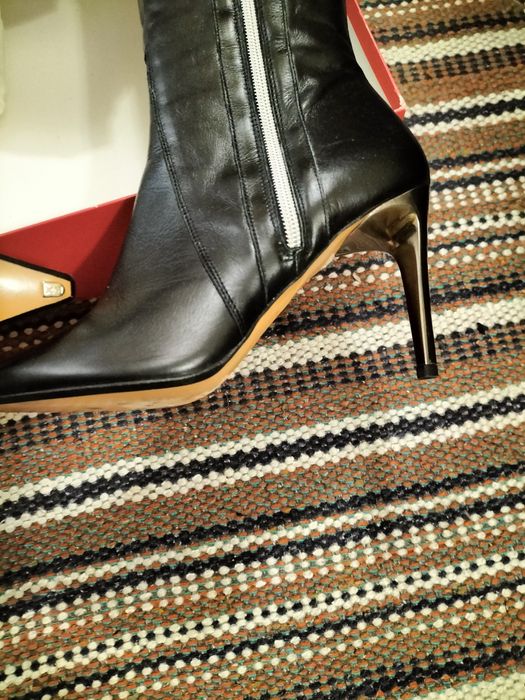 Botas salto agulha de metal Silva Rebatto