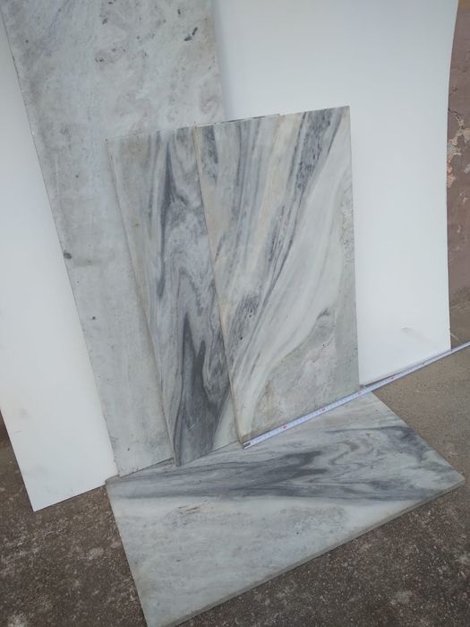 Płyty marmurowe szerokość 30 cm grubość ok 1.,5 cm