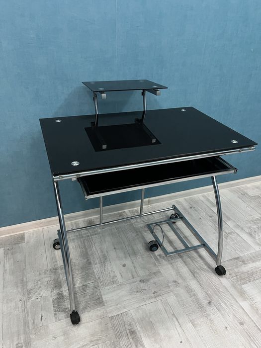 Стол компьютерный, письменный.