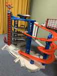 Трек hot wheels мега гараж