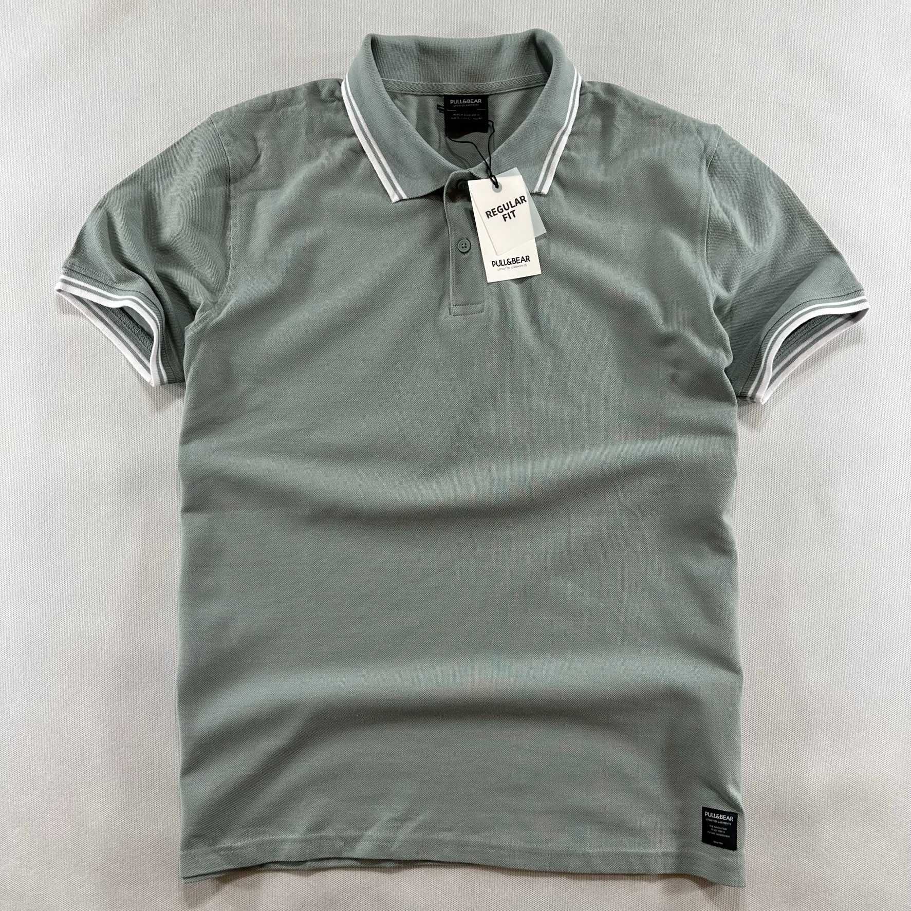 PULL & BEAR t-shirt polo zielony / szałwiowy regular fit M