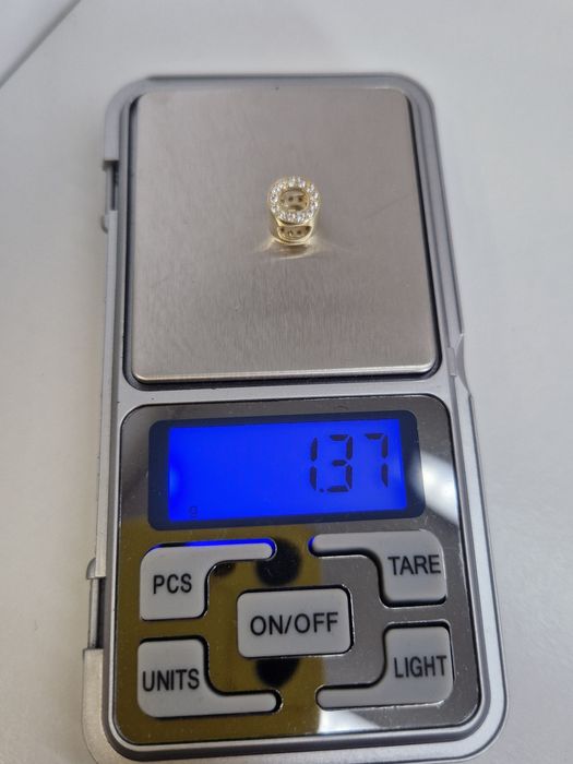 Nowy złoty charms litera O