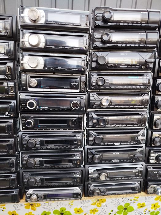 Оригінальна Автомагнітола