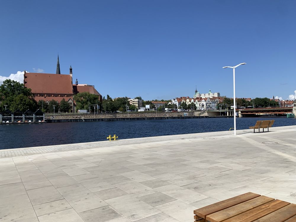 Dwupokojowe mieszkanie z dużym balkonem z widokiem na Odrę