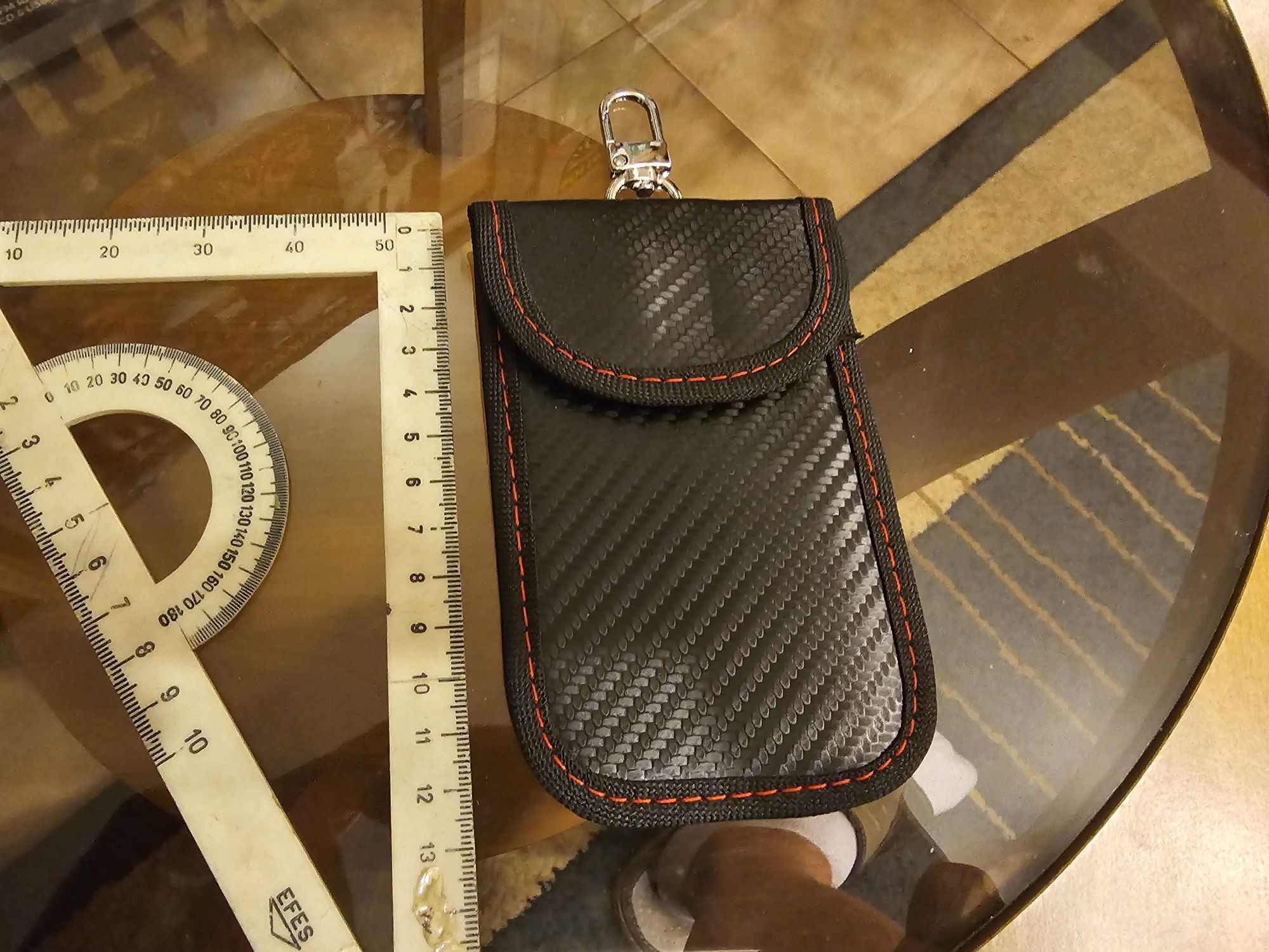 Dwa etui z blokadą sygnału na klucze / telefon