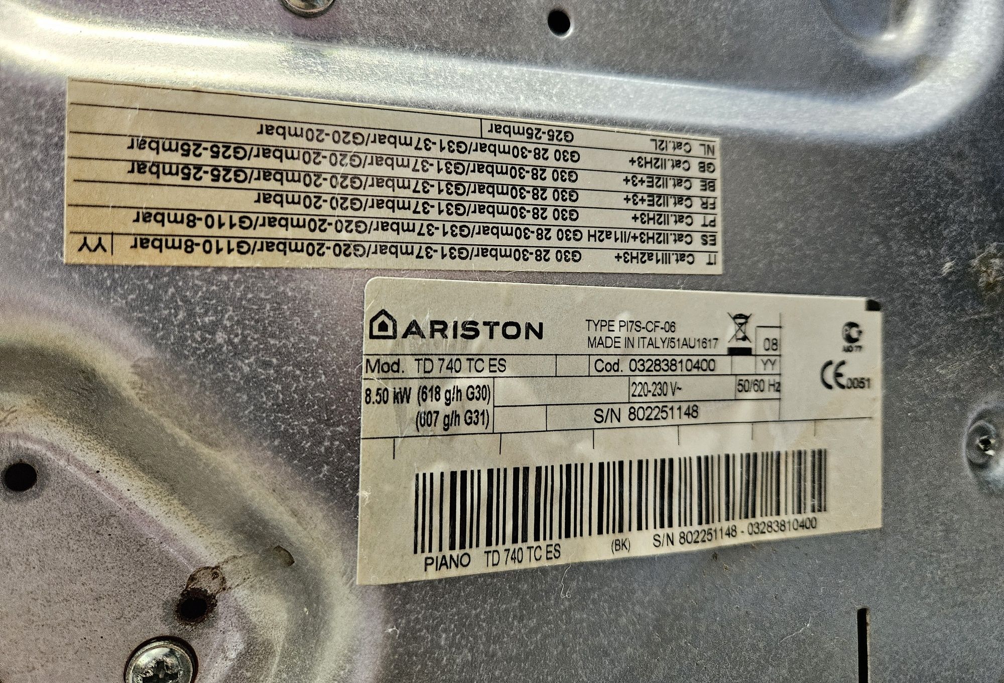 Placa de fogão a gás, 4 bicos, Ariston.
A funcionar