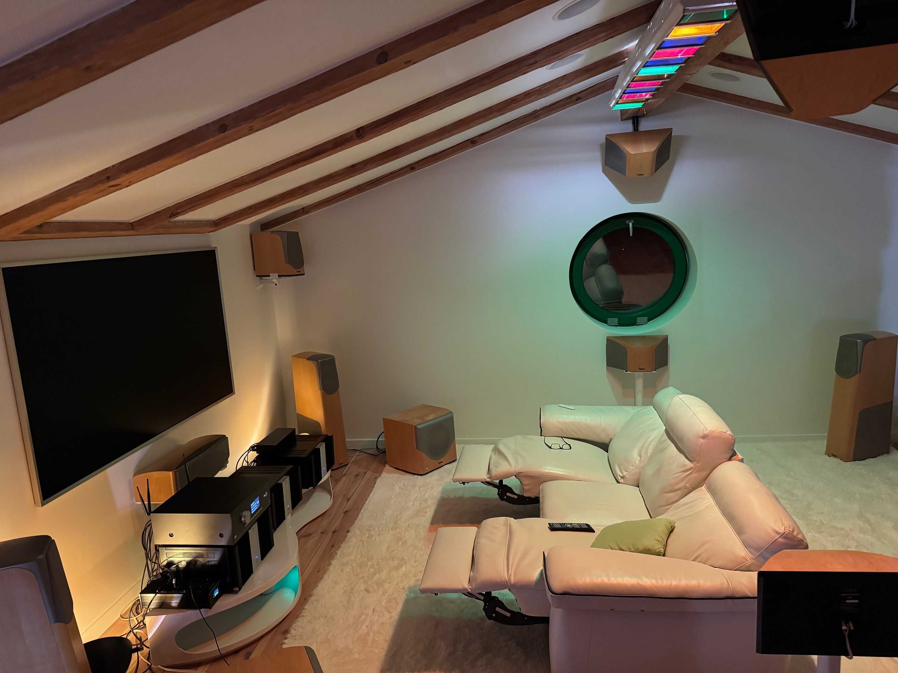 Piękna sofa Natuzzi telewizyjna z funkcją relax