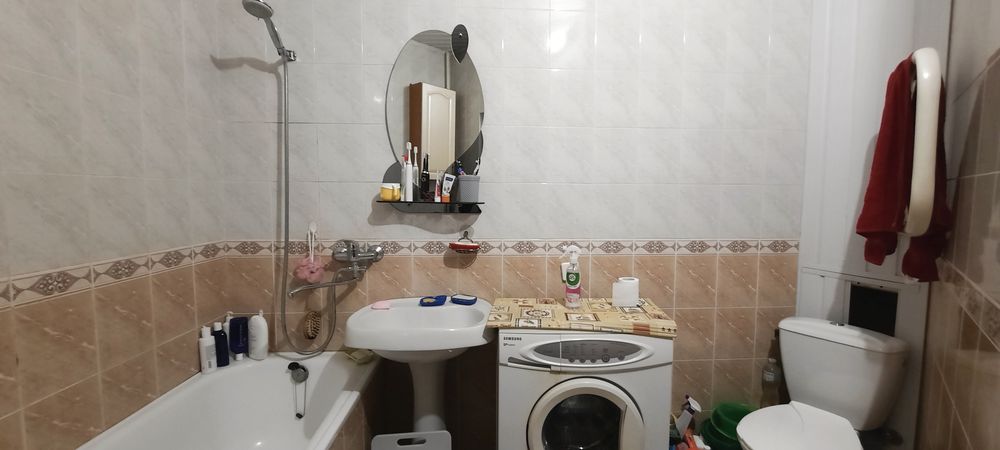 Продам 2к. на Робочій . Площа 82 м. , кухня 11,8 м.  Торг.  NS