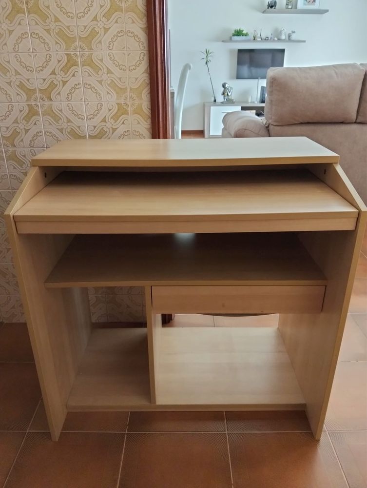 Secretaria madeira