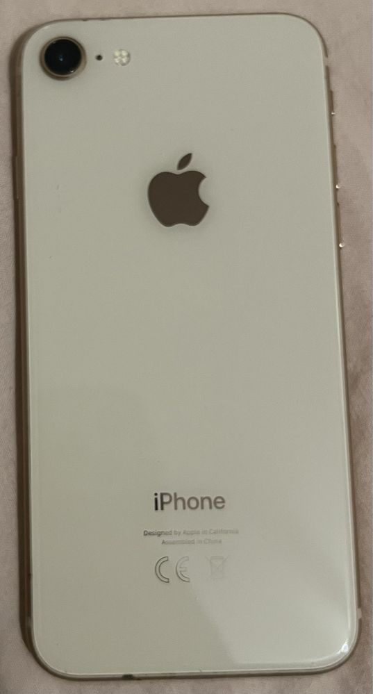 Iphone 8 64 GB Złoty + nowa ładowarka + słuchawki i oryginalne pudełko