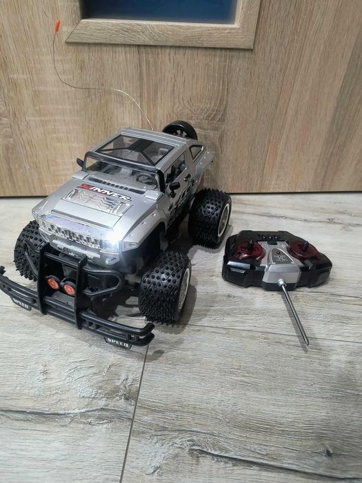 Zdalnie sterowany samochód terenowy