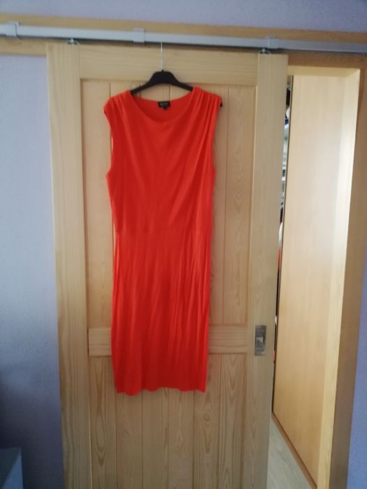 Nowa sukienka wizytowa i sportowa