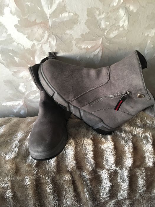 Чобітки жіночі-дівочі