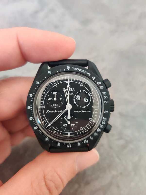 Zegarek SO33B700 Omega Swatch Snoopy – Magiczny Blask