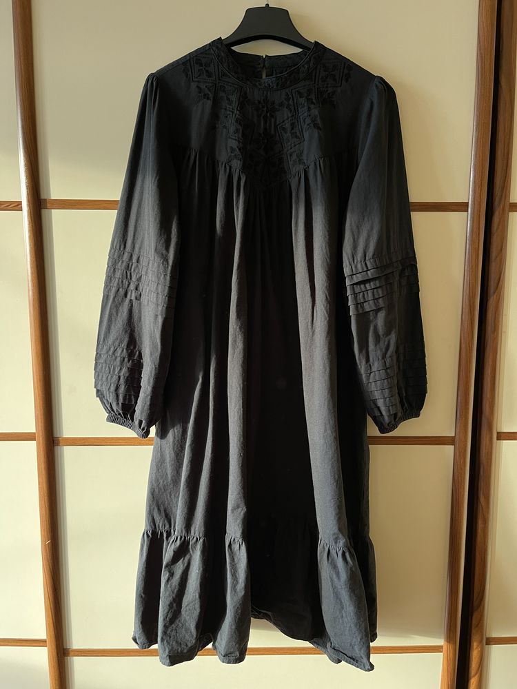 Чорна вишита сукня вишиванка з вишивкою