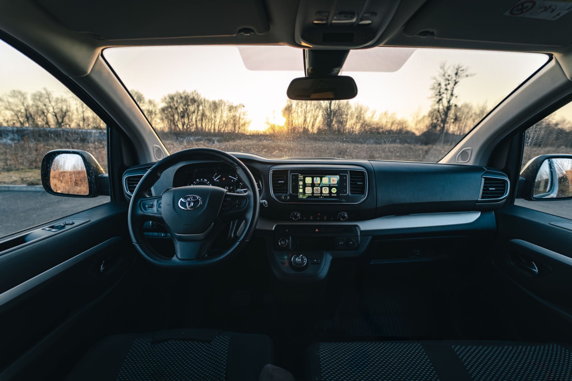 Wynajem Toyota PROACE Verso brak limitu km, bez kaucji wypożyczalnia