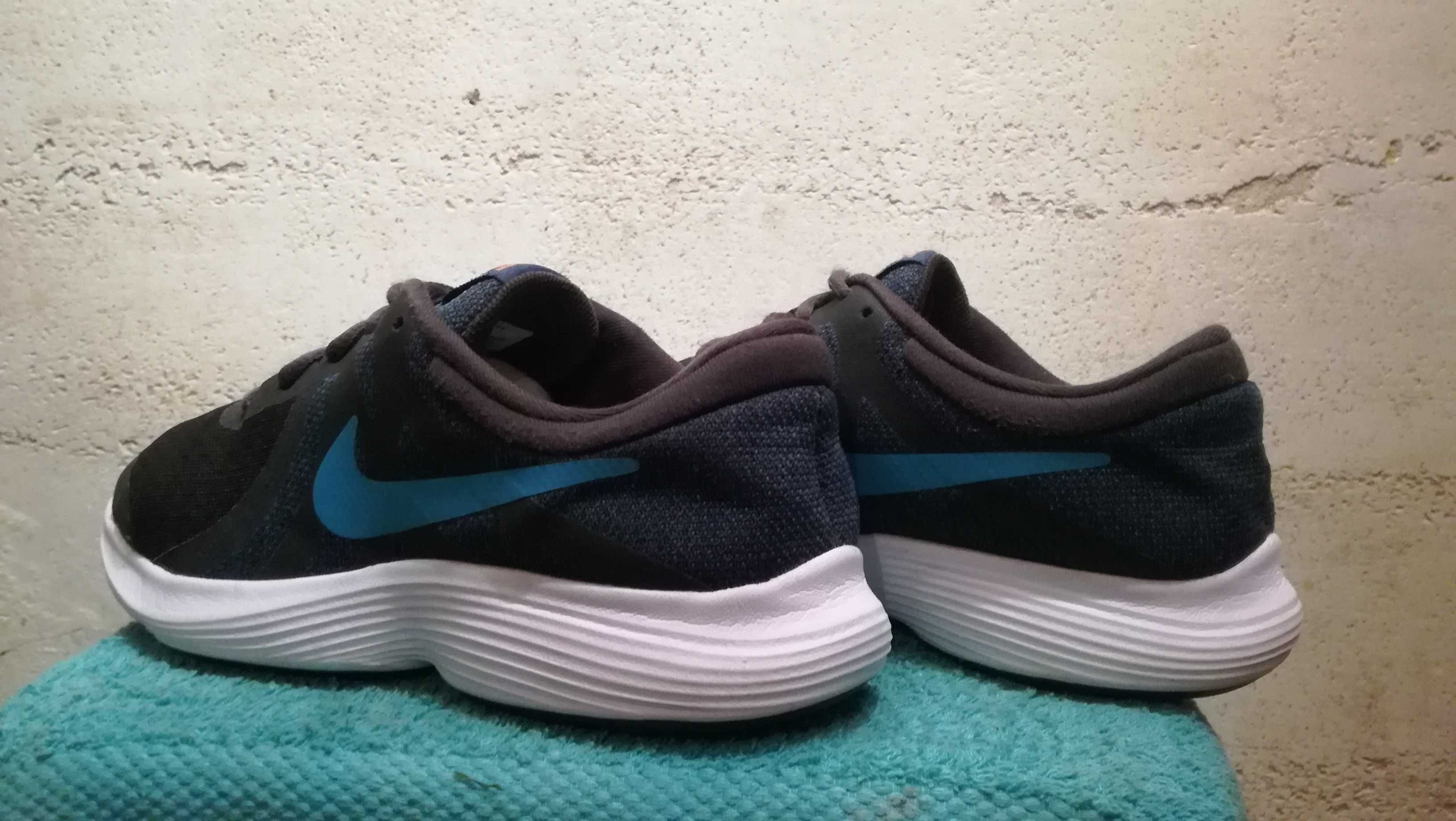 Buty bo biegania NIKE REVOLUTION 4 r.38,5 stan bardzo dobry