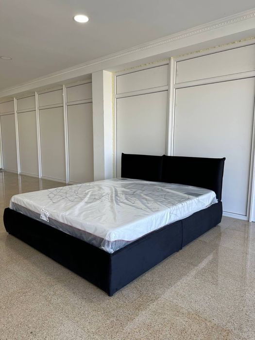 Продам двохспальне ліжко під матрац розміром 1800*200