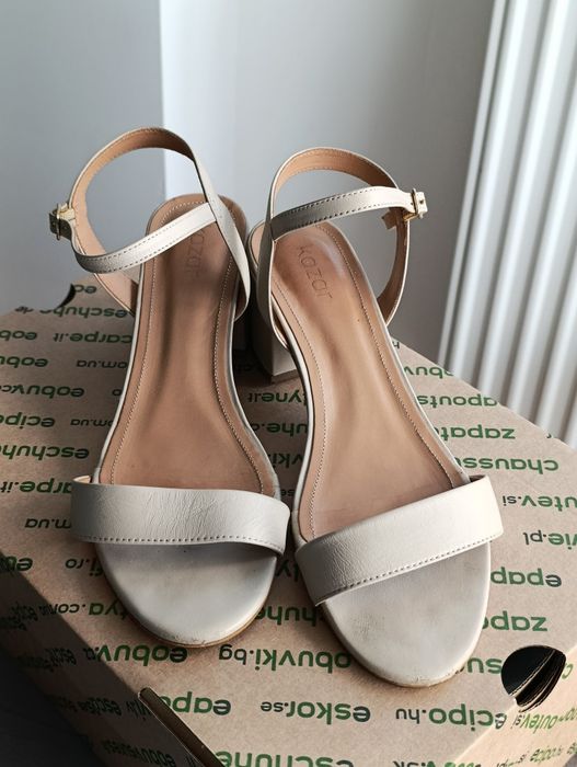 Sandałki na obcasie Kazar 39 nude/beż/kremowy skóra