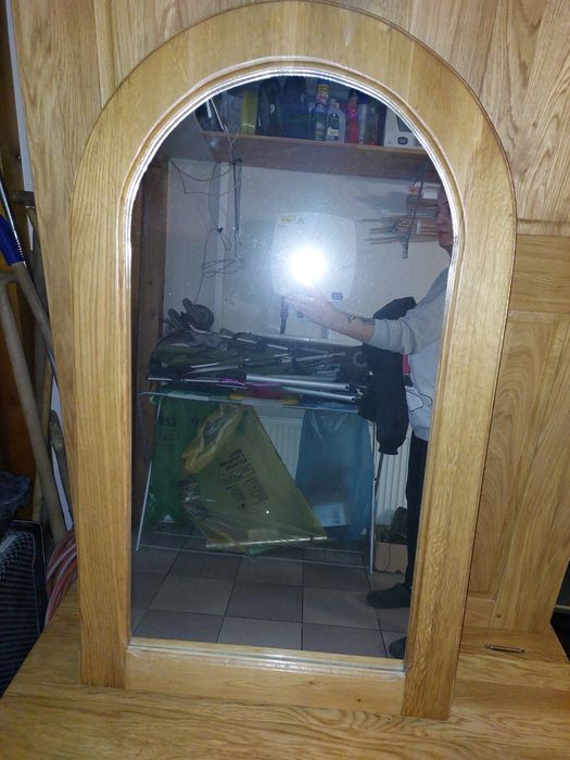 Lustra w drewnianej ramie