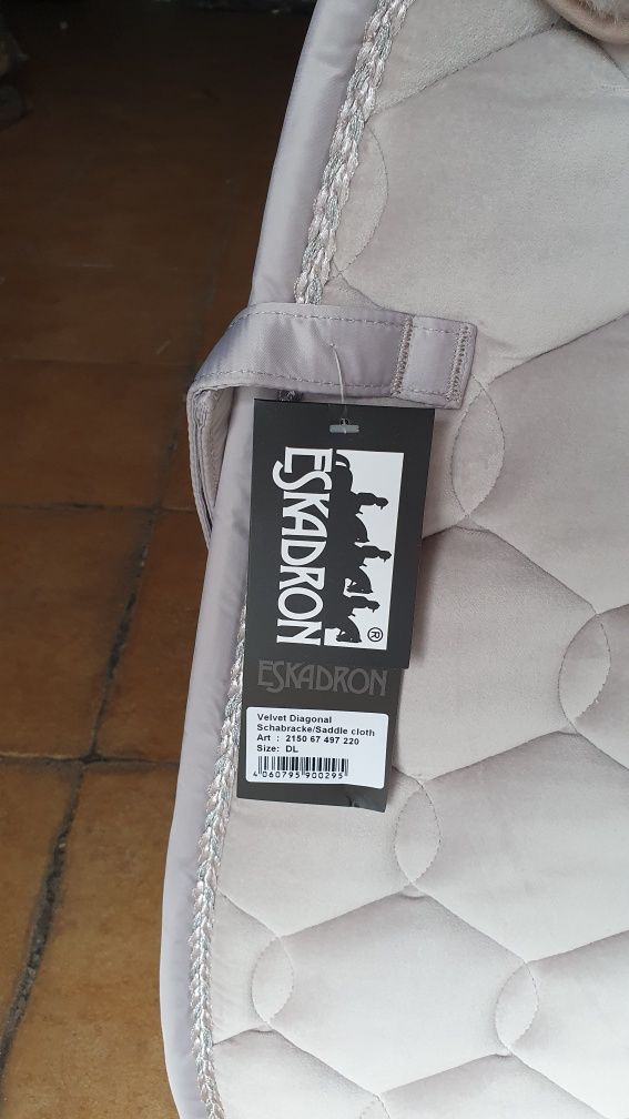 Nowy czaprak Eskadron Velvet Softgrey DL full