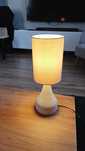 Lampa z dotykową obudową