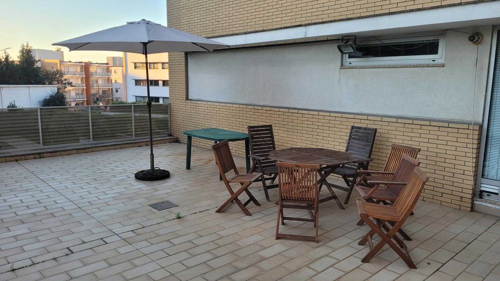 Conjunto de exterior (Cadeiras, Mesas e Guarda Sol)