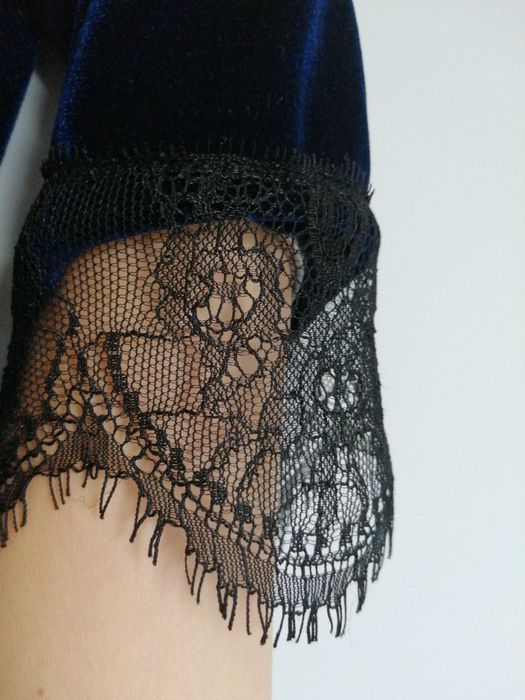 Koktajlowa sukienka welurowa, sylwestrowa, z koronką