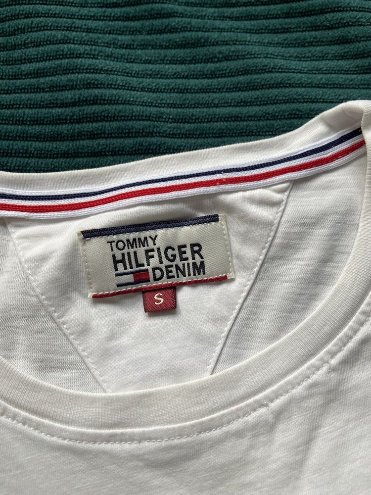 Biała koszulka tommy hilfiger
