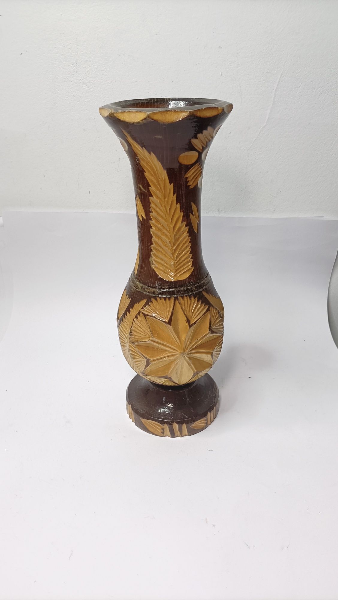 Piękny stary drewniany ludowy wazon design PRL T27