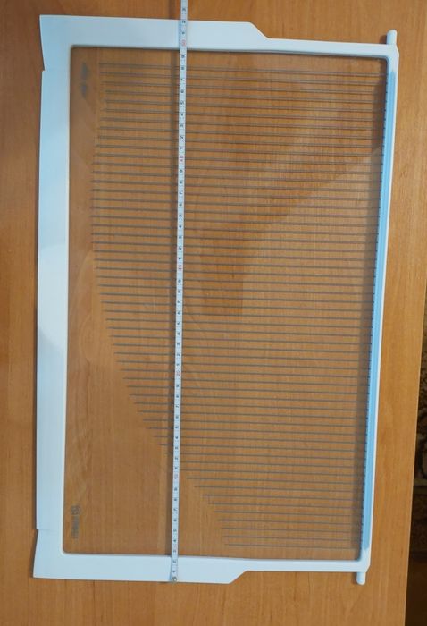 Продам полки б/у на холодильник Indesit.