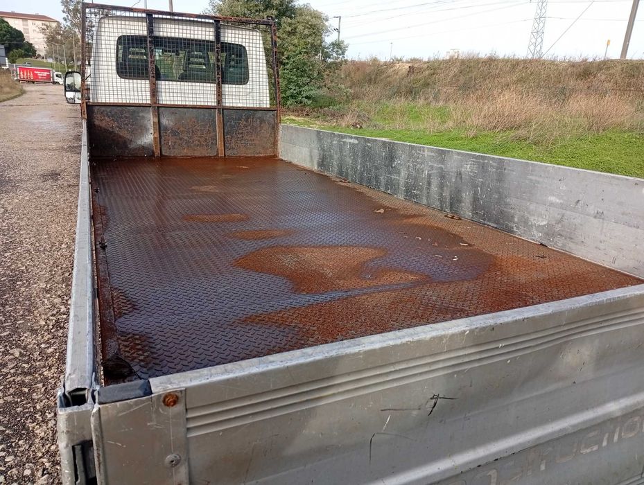 Alugo carrinha de caixa aberta comprida