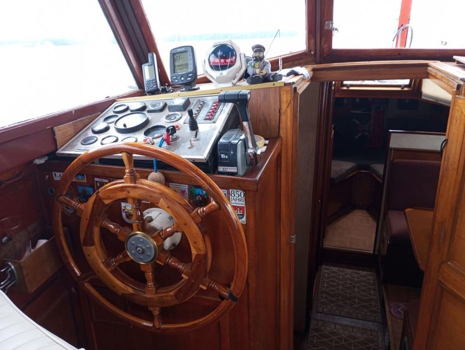 jacht motorowy hausboat