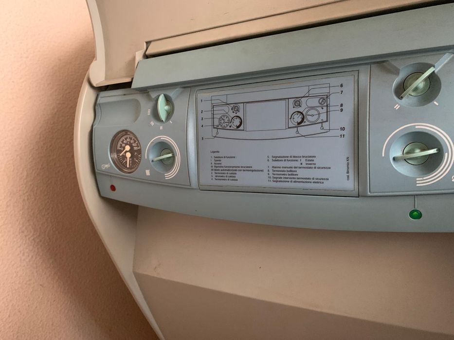 Caldeira Riello a Gasóleo + depósito de 1100L