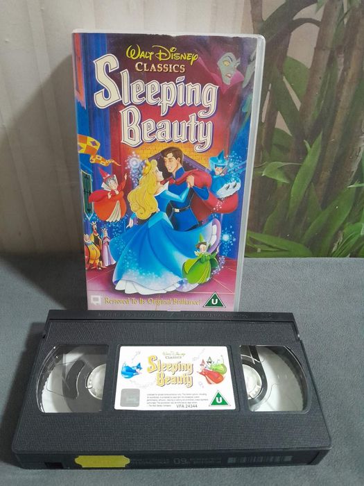 Видеокассеты с фильмами. Відеокасети vhs. Кассеты с фильмами