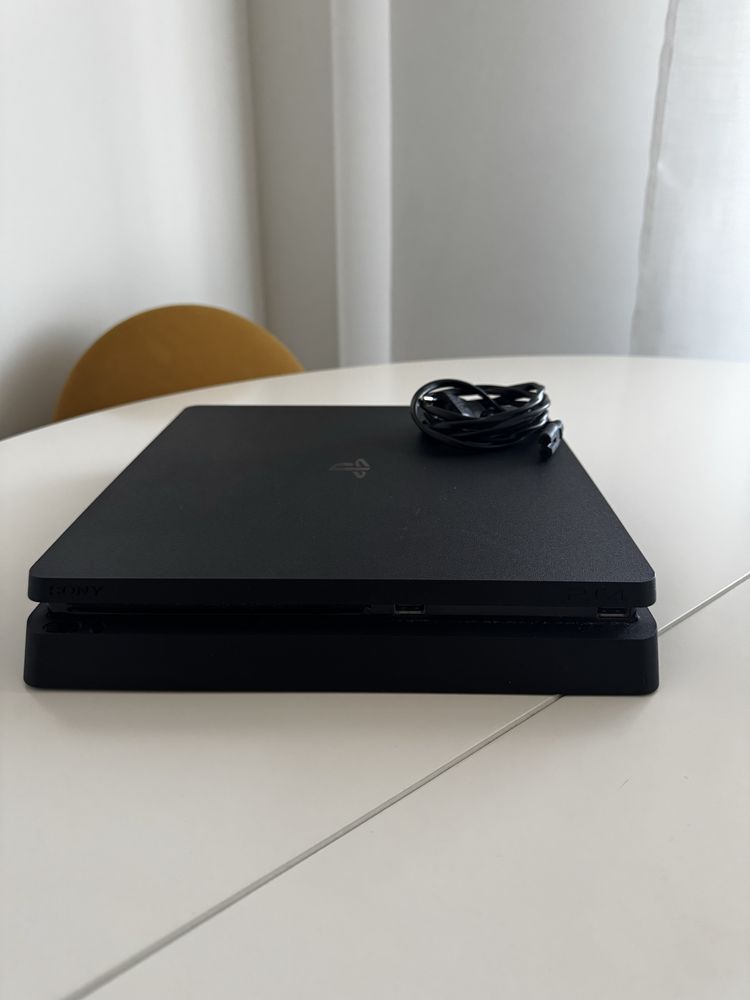 PS4 Slim 1Tb.