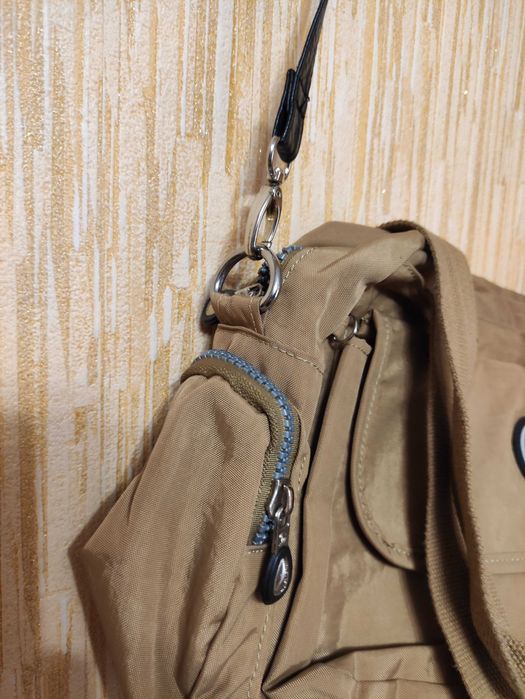 Жіноча сумка плащівка середього розміру