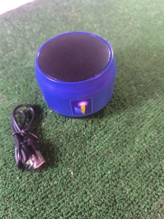 Портативная Bluetooth колонка  глубокие басы чистый звук.