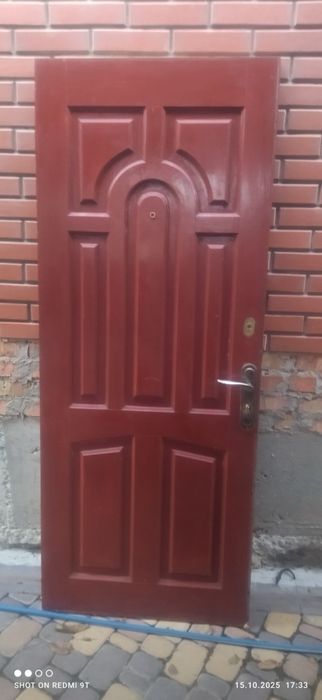 Деревʼяні двері / вхідні двері