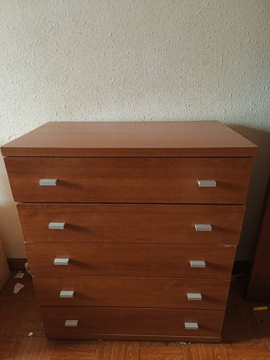 Vendo Comuda castanha