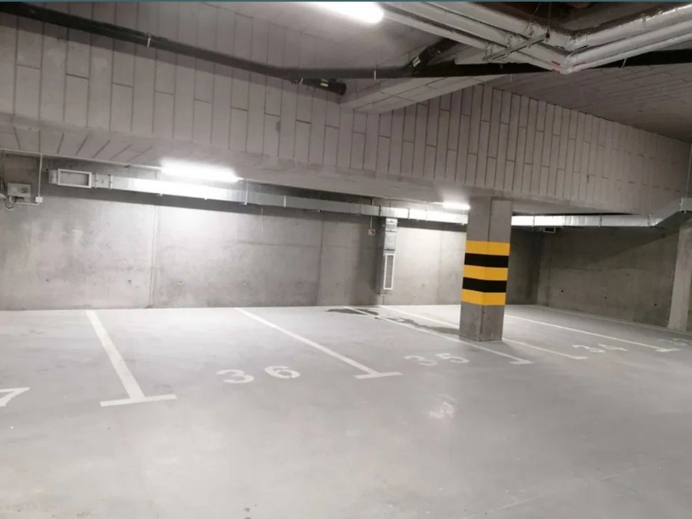 Miejsce parkingowe w Hali garazowej