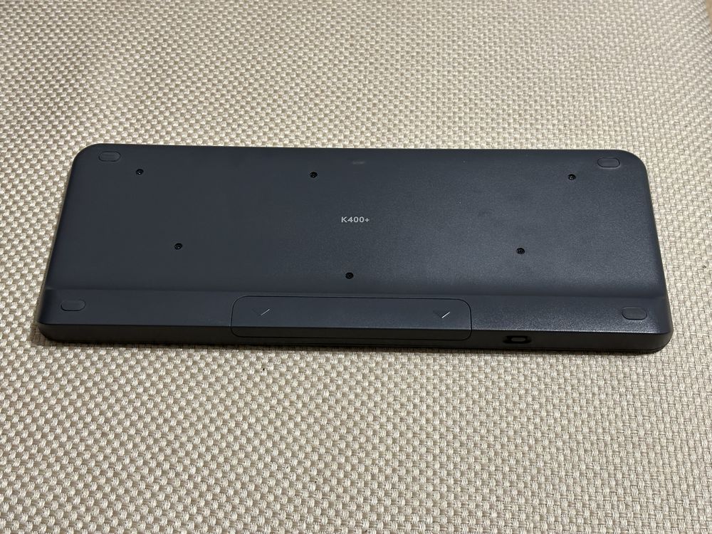 Klawiatura Logitech K400 + plus z touchpadem jak nowa