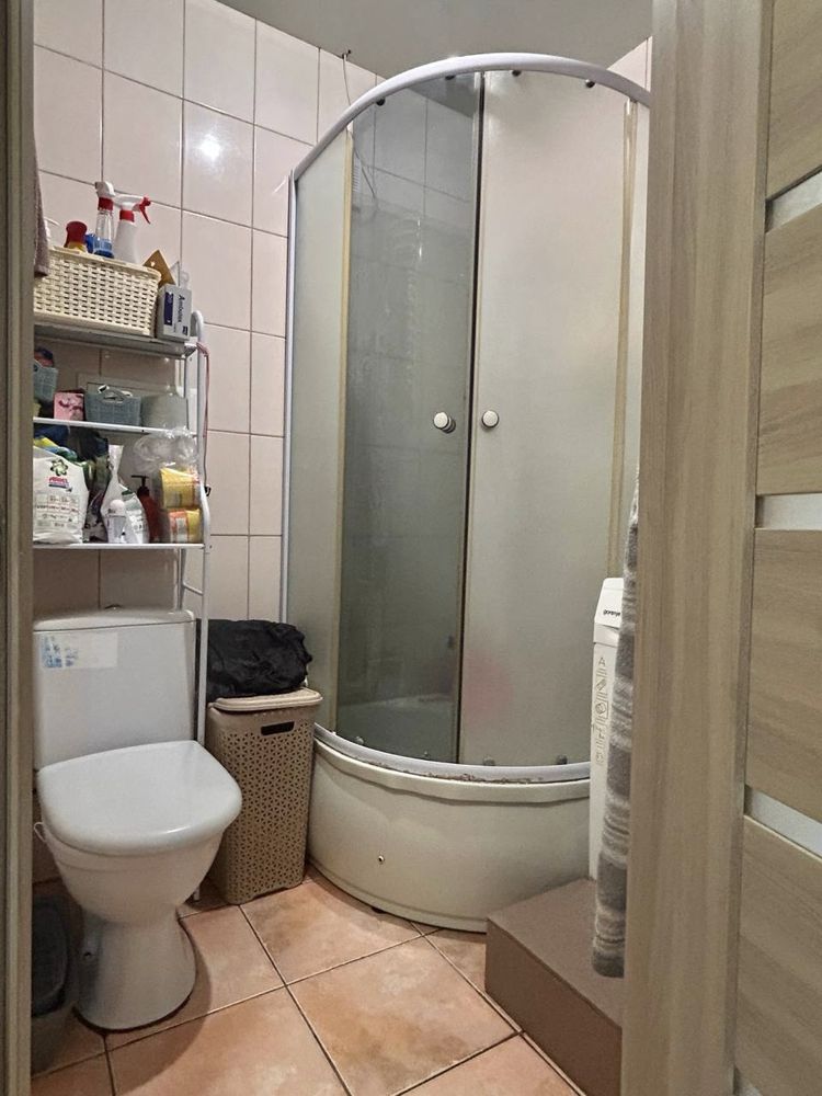 Продам 2-кімнатну квартиру неподалік центру